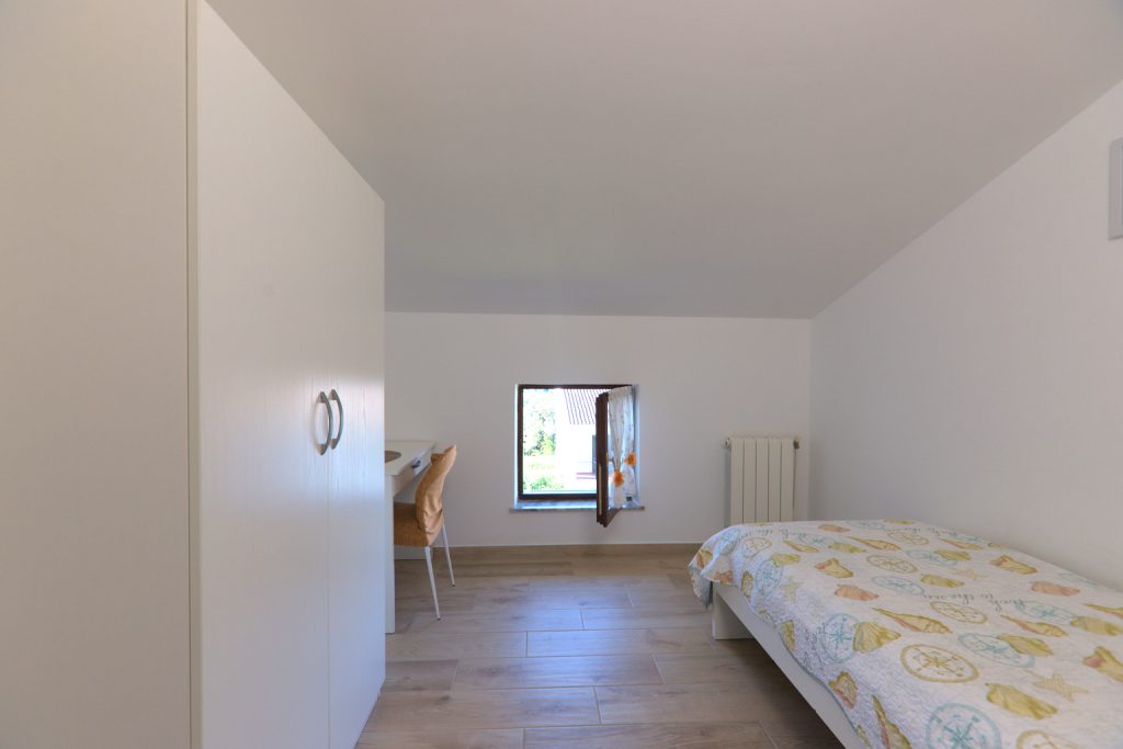 penthouse_single_bedroom_nw_window